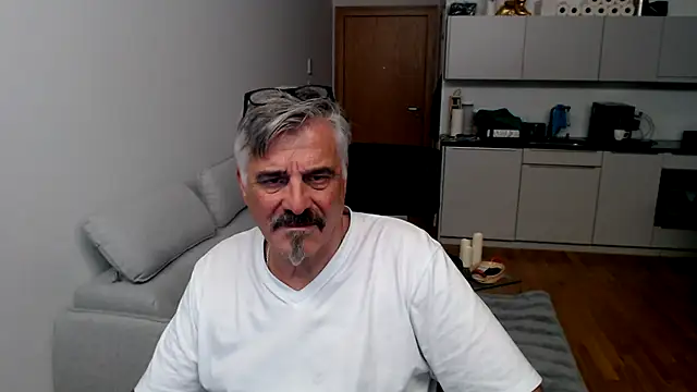 Buidapest online show from January 17, 11:08 pm