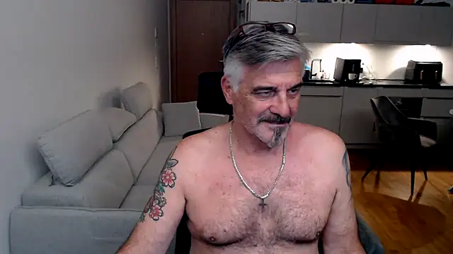 Buidapest online show from March 4, 1:13 am