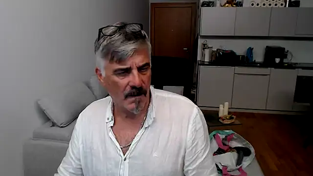 Buidapest online show from January 16, 10:58 pm