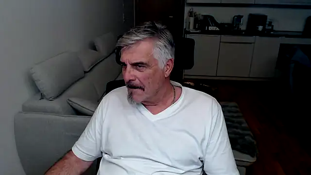 Buidapest online show from March 11, 8:47 pm