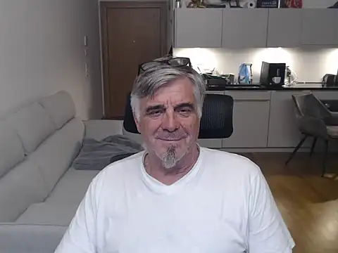 Buidapest online show from April 13, 1:53 am