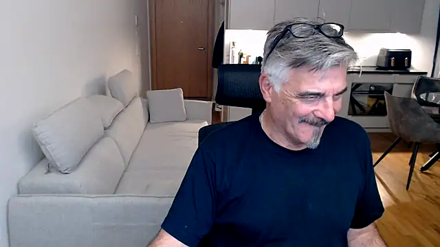 Buidapest online show from March 4, 9:11 pm