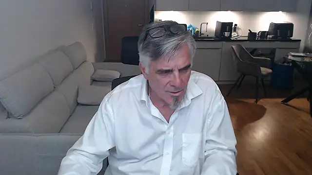 Buidapest online show from April 5, 3:02 am