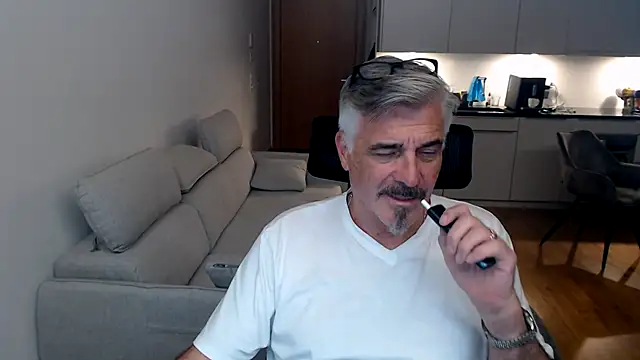 Buidapest online show from February 28, 4:34 am