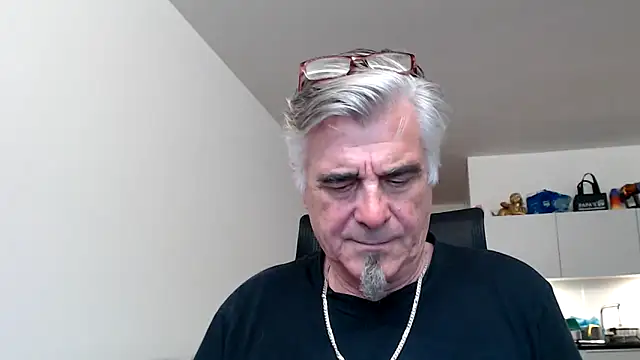 Buidapest online show from May 16, 6:12 am