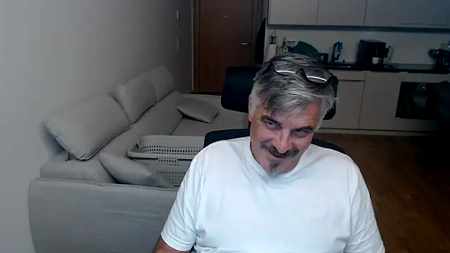 Buidapest online show from February 2, 11:59 pm