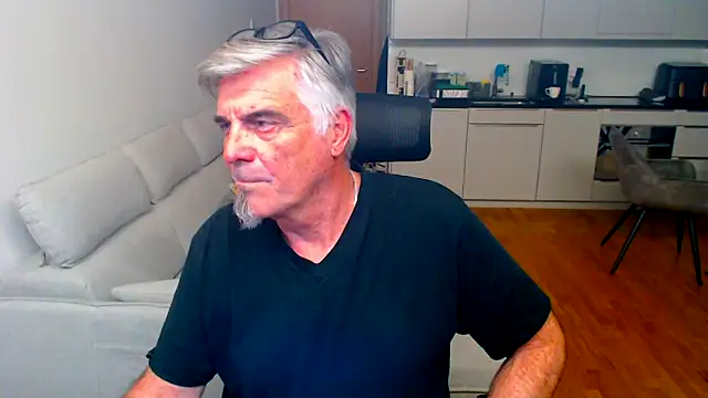 Buidapest online show from March 26, 9:35 pm