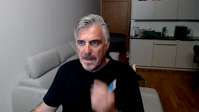 Snapshot of Buidapest chatting on November 17, 1:53 am Buidapest online show from November 17, 1:53 am