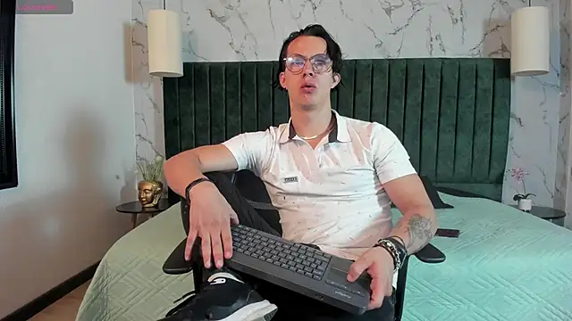 Brandon starkk online show from March 8, 11:46 am