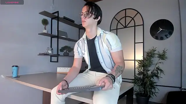 Brandon starkk online show from March 28, 11:44 am