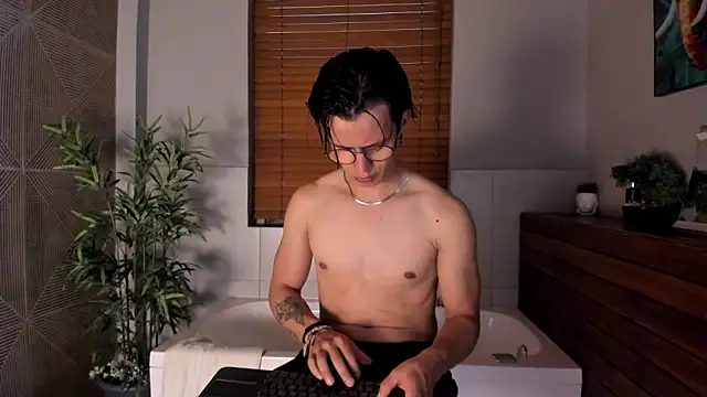 Brandon starkk online show from December 20, 11:35 am