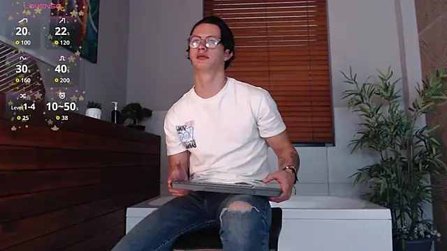 Brandon starkk online show from February 5, 12:01 pm