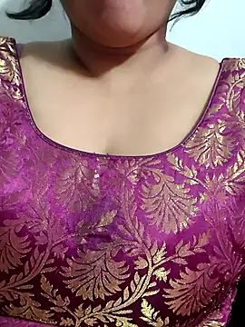 Winter XOXO online show from December 14, 6:02 pm