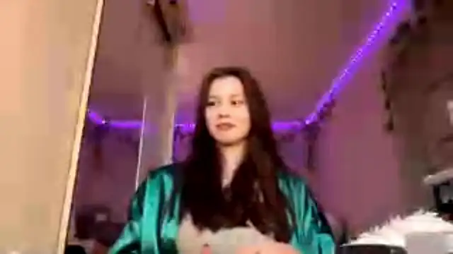 Snapshot of CutieSlim chatting on November 17, 6:06 am CutieSlim online show from November 17, 6:06 am