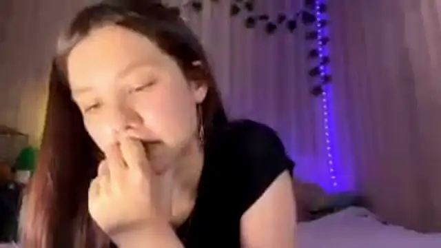 CutieSlim online show from March 3, 12:01 pm