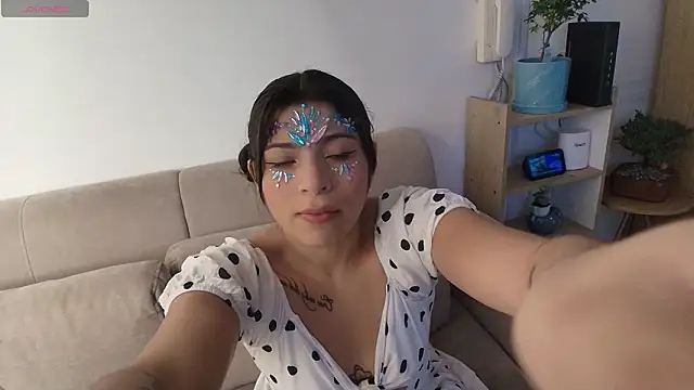 Emyii  online show from March 6, 2:39 am