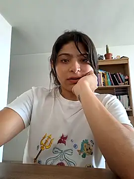 Emyii  online show from July 22, 2:30 pm