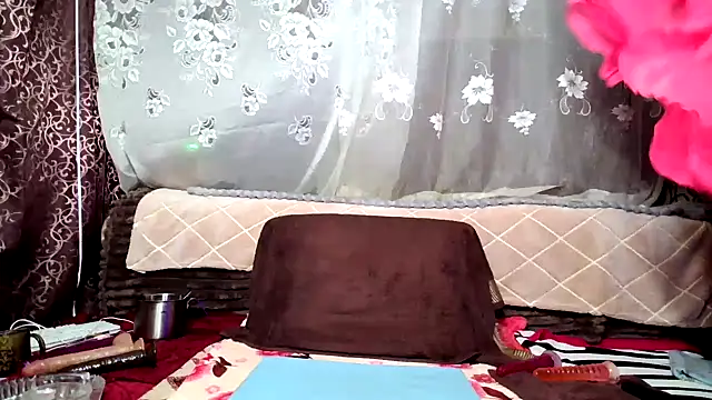 Kissingyouu online show from April 4, 8:37 pm