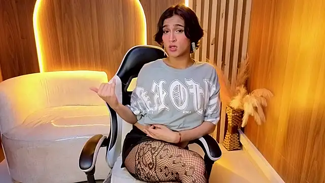 zoe tp online show from January 8, 8:15 pm