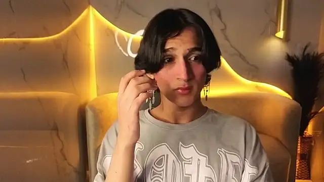 zoe tp online show from December 1, 8:10 pm