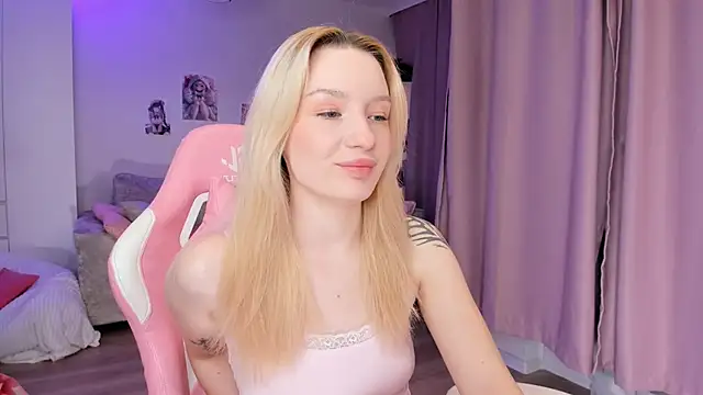 Tiffany Paw online show from December 15, 3:01 am