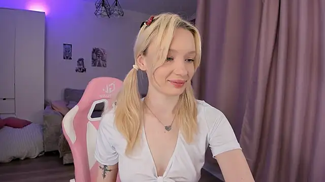 Tiffany Paw online show from April 2, 3:24 am