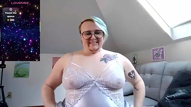 queerlyjaz online show from March 1, 7:14 pm