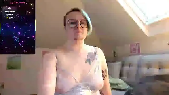 queerlyjaz online show from March 8, 6:11 pm