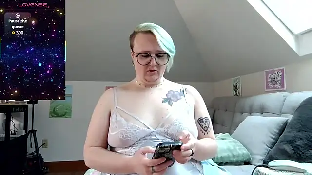 queerlyjaz online show from February 22, 7:59 pm