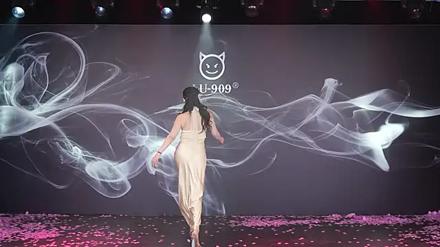 LU-909 online show from November 26, 8:03 am