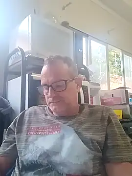 nard53 online show from December 18, 9:03 am