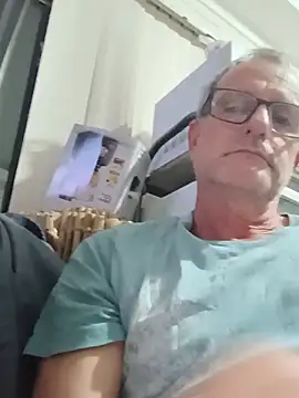 Snapshot of nard53 chatting on July 8, 9:32 am nard53 online show from July 8, 9:32 am