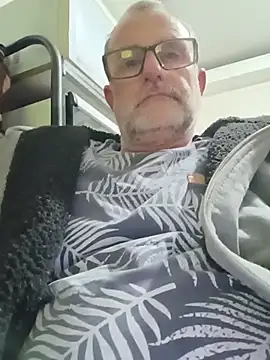 Snapshot of nard53 chatting on June 24, 10:40 pm nard53 online show from June 24, 10:40 pm