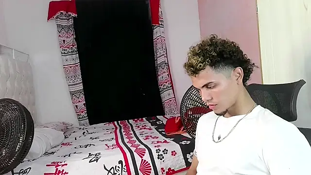 MischievousDuo online show from December 1, 5:52 am