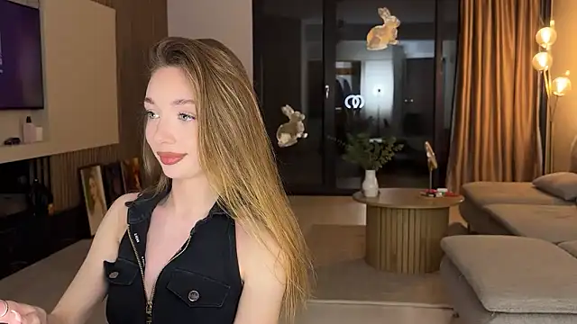 Jolienne online show from May 17, 7:47 pm