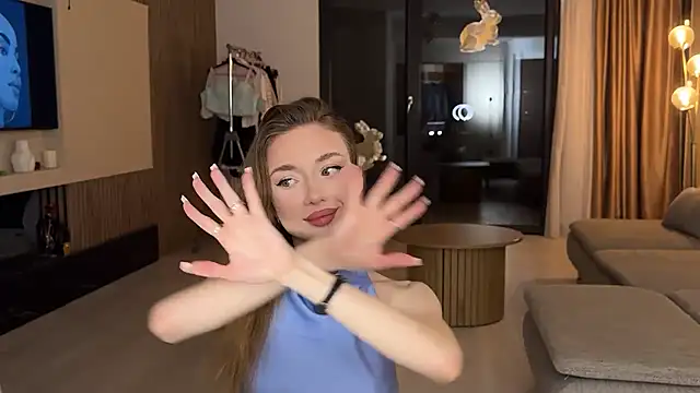 Jolienne online show from May 31, 8:42 pm