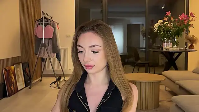 Jolienne online show from March 11, 8:36 pm