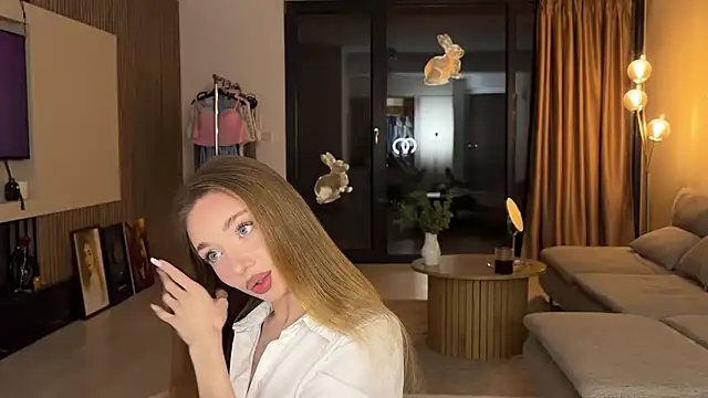 Jolienne online show from May 21, 8:06 pm