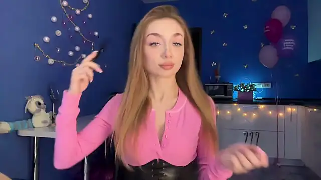 Jolienne online show from December 17, 8:58 pm