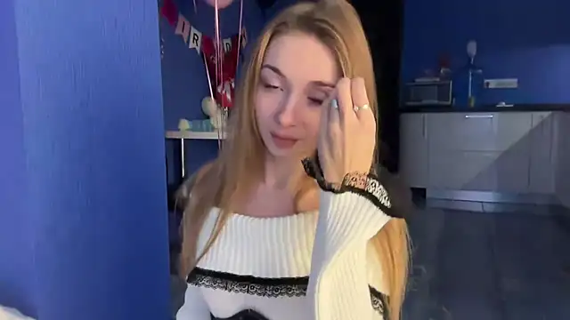 Jolienne online show from December 3, 3:22 pm