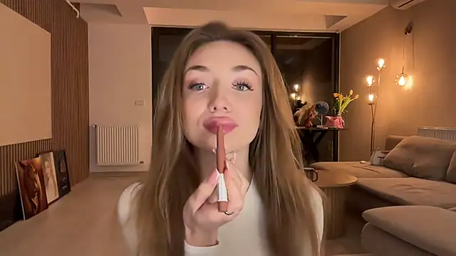 Jolienne online show from February 25, 7:58 pm