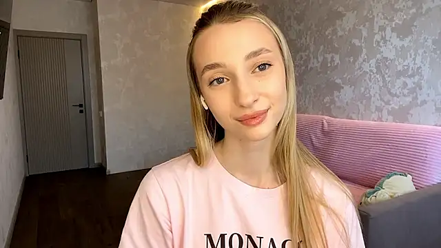 Snapshot of NikyHelton chatting on November 18, 7:44 am NikyHelton online show from November 18, 7:44 am