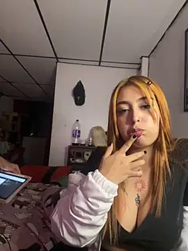 Snapshot of LeahCat69 chatting on November 17, 3:10 am LeahCat69 online show from November 17, 3:10 am