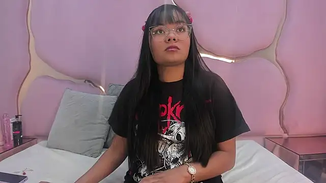 Aisha Leenss online show from January 16, 2:10 pm