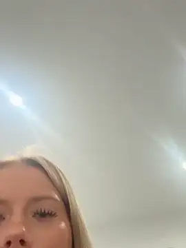 Sandrasnoww online show from December 2, 11:06 pm