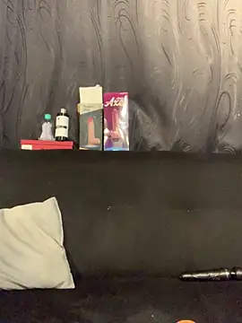 Snapshot of Dannii- chatting on February 17, 1:03 am Dannii- online show from February 17, 1:03 am