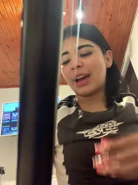 Snapshot of Dannii- chatting on February 1, 1:26 am Dannii- online show from February 1, 1:26 am