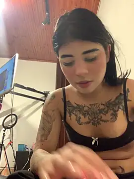 Snapshot of Dannii- chatting on February 20, 12:07 am Dannii- online show from February 20, 12:07 am