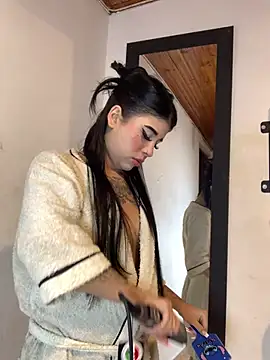 Dannii- online show from March 28, 1:17 am