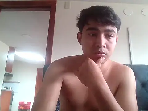 Snapshot of augustboyy chatting on November 17, 2:43 pm augustboyy online show from November 17, 2:43 pm